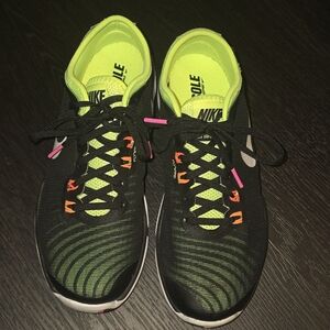 Women's Flex Supreme TR 4 ULTD Training Sneakers (SIZE 6.5)